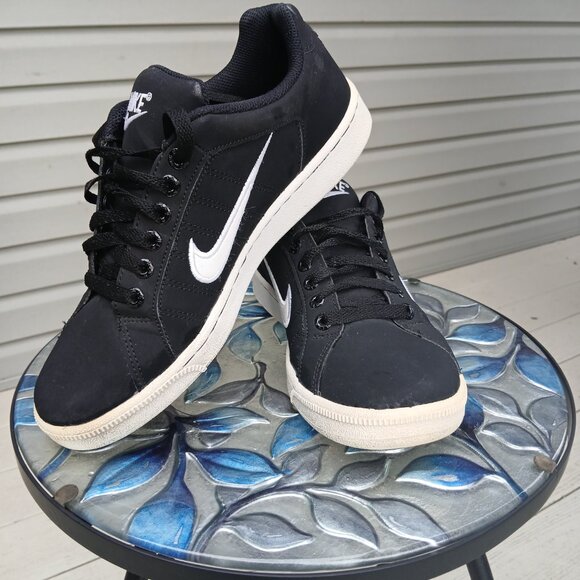 Nike Sneaker Women's - Picture 2 of 9